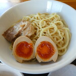 麺・酒処 いっちょまえ - 味玉とチャーシューが付きます