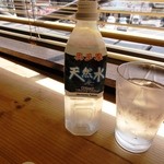 アースガーデン マルシェ - グラスに氷を入れてくれました。