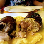 ジョンティ - アンドゥイエット 腸の腸詰め（笑） バームクーヘンのように なっているものですが ジョンティスタイルでは コブクロやら大腸やらモツ満載（嬉） こりゃぁいいや！