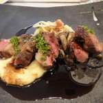 ビストロ ダイア - ツキノワグマのロースト（長野産オス）