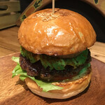 CISCO - 料理写真:ハンバーガーはヘルシーフードです！（アボカドバーガー950円）