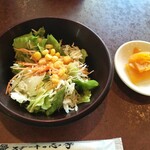 ステーキの志摩 - サラダと沢庵