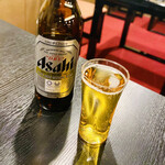 酒肴 大阪まんぷく堂 - まずはビール（小瓶）