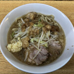 ラーメン二郎 - ラーメン 780円　麺半分・ヤサイ少な目アブラちょっとのにんにくで