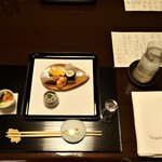 俵屋旅館 - 夕食：テーブルセッティング