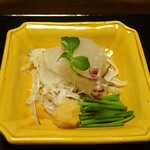 俵屋旅館 - 夕食：向附（河豚焼目造り）