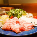 東京オーブン - 宮崎まるみ豚のバラ肉をメインに五彩の野菜