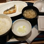 まぐろ一代 - 焼き魚定食（鯖）+生卵＋納豆