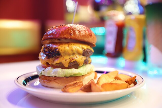 ハンバーガー　プロフ必読 ハンバーガー プロフ必読 名前がまだないバーガーが先行発売し