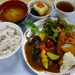 千葉県庁中庁舎食堂 - 夏野菜カレーバーグ(2012/08/15撮影)