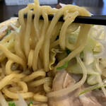 手打ち麺処 暁天 - ブリブリした食感のがっしり力強い麺。大盛り無料のサービスはうれしい。