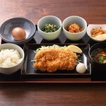 Oyakodon Gottsu Tabenahare - チキンカツと卵かけごはん定食