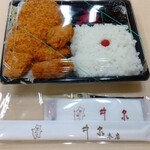 井泉本店 - ロースかつ弁当 918円、カキフライ3個 432円 ♪