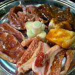 ホルモン焼肉 はし臓 - ホルモン盛合せ　2012/04