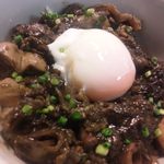 とんとん侍 - THE！黒丼。数十種類の部位をじっくり煮込んで仕上げた当店ならではの逸品スタミナ増強！コラーゲンたっぷりです♪