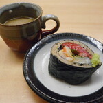 羽田市場 ギンザセブン - 舞茸スープ、太巻き