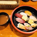 Roku鮮 - 令和2年12月ランチタイムにぎり定食 550円