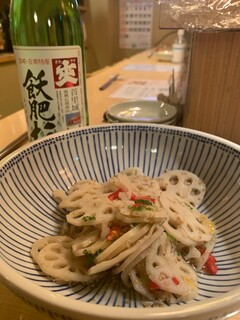 Shokurakushuka Tomo - 宮崎の芋焼酎とレンコンのきんぴら　柚子胡椒風味