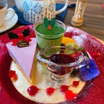 Petale - ラズベリーケーキ抹茶ムース添えアップ