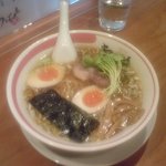 ちばき屋 - 醤油ラーメンに煮玉子