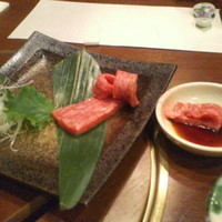 黒毛和牛焼肉 肉處 きっしゃん 西中島総本店 - 霜降りの刺身