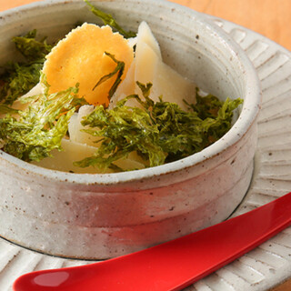 The popular "Chii-mushi" can be enjoyed as a snack with alcohol or as a finishing dish.