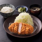 ロースかつ定食120g(ハーブ三元豚使用)