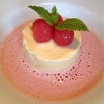 クッチーナ イタリアーナ ガッルーラ - フレッシュメロンのジェラートとアニスの香るスイカのズッパ