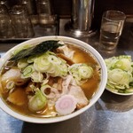 滝野川 大勝軒 - チャーシューメン・ネギ。