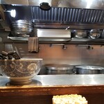 滝野川 大勝軒 - 厨房。