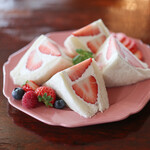 珈琲閣 - 2020年12月再訪：いちごサンド☆