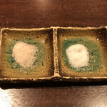 とんかつ檍 - カタロースかつを引き立てる岩塩！