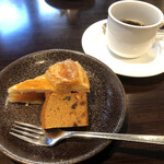 Gaden Dainingu Waraku - 札幌グランドホテル、朝食のデザートとコーヒー