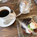 Cafe terrace kikinomori - デザートはチョット薄切りでした〜(´∀｀)
                        ガトーショコラ！