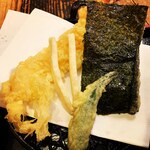 うどん 兎麦 阪急三番街店 - 軽い食感の天ぷら。