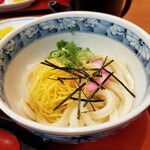 たまき - 冷うどんハーフ、太麺もちもち