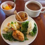 ピーターラビット - スープ・前菜・サービスのフルーツ！