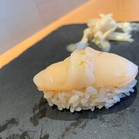 SUSHI TOKYO TEN、 横浜店 - 帆立