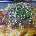 お好み焼 キャベツ - 卓上アイテムの胡麻、胡椒をトッピング！