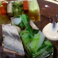 六雁 - １０種類の野菜がガラスのようなゼリーに閉じ込められている