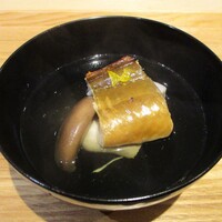 乙味 あさ井 - 削りたて鹿児島本枯節と荒節 一番出し碗：北海道産の大穴子がふわふわで大きいことォ！　シコシコ食感の大黒占地、海老芋、ほんのり柚子が香ります。　　　　　2020.12.19