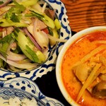 メナムのほとり - 赤カレーと、牛肉サラダ