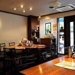 メナムのほとり - 内観