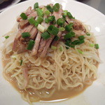 萬来亭 - 叉焼、葱入り冷やし和え麺（バンメン）