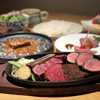ランチにおすすめ 乾杯ドリンク付きゴージャスステーキランチセット 30日熟成牛タン 骨付きカルビに黒毛和牛厳選赤身肉を堪能 おかわり自由のサラダなど ランチコース 3 980円 The Kintan Steak ザキンタンステーキ 恵比寿 ステーキ 食べログ ランチにおすすめ 乾杯ドリンク付きゴージャスステーキランチセット 30日熟成牛タン 骨付きカルビに黒毛和牛厳選赤身肉を堪能 おかわり自由のサラダなど ランチコース 3 980円 The Kintan Steak ザキンタンステーキ 恵比寿 ステーキ 食べログ