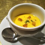 シャテーニュ - フォアグラのフラン　人参のスープ添え