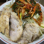 ラーメン二郎 - 小ぶた（880円）＋ネギ（100円）＋ニラキムチ（80円）、ニンニクコール