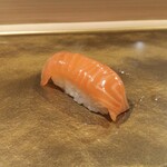 寿し芳 - サーモン。