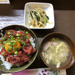 居喰処 光 - 2020/12/24
      本日の日替り まぐろユッケ丼 500円