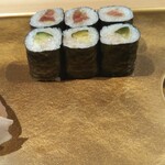 寿し芳 - 鯖、鉄火巻き、カッパ巻き。